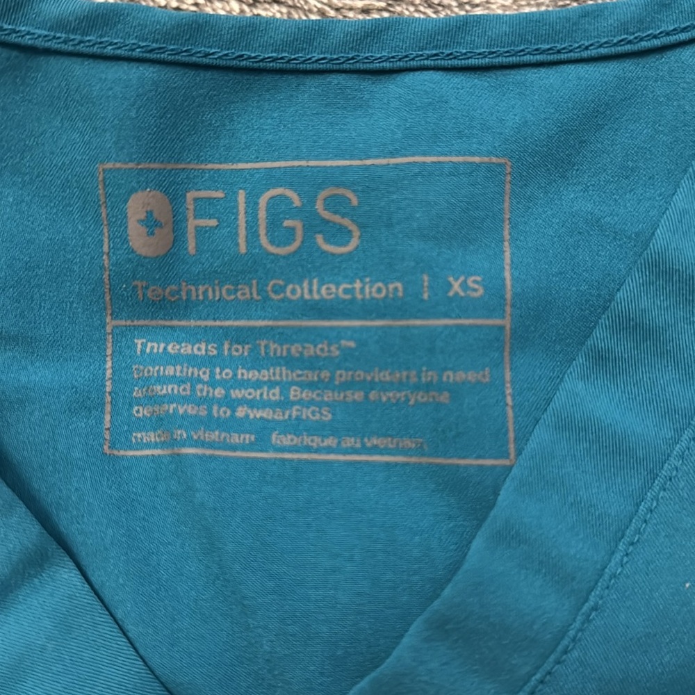 Pacific blue one pocket figs scrub top color size XS